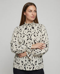 Relaxed Animal Print Blouse with Ruffle Neck and Puff Sleeves