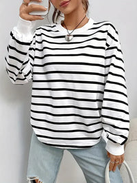 Relaxed Striped Crew Neck Sweatshirt with Ribbed Cuffs